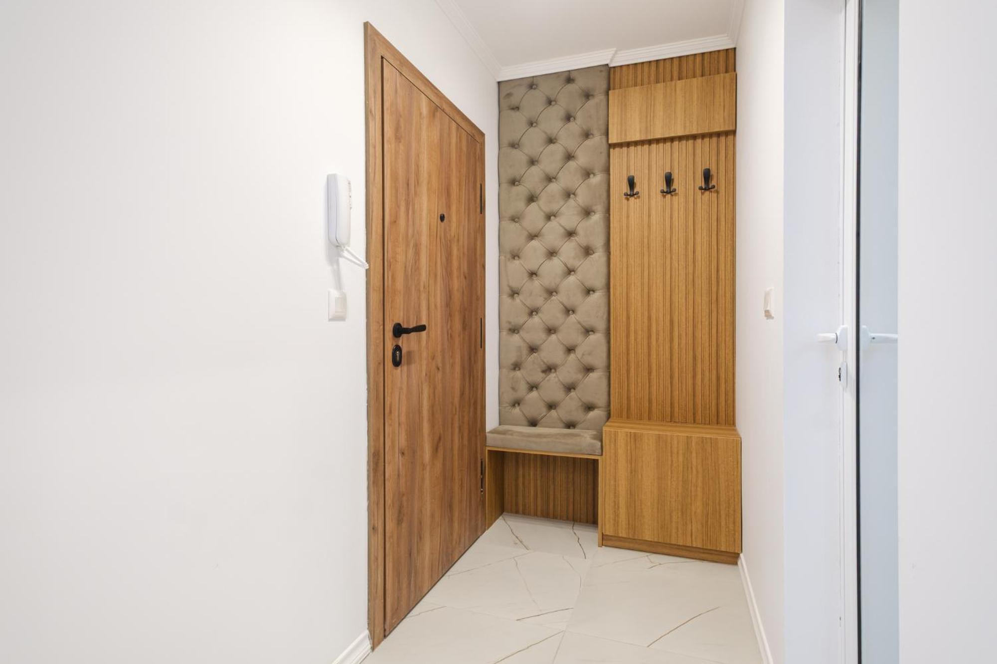 Bright & Spacious With Free Parking Apartament *