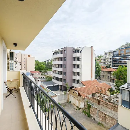 Bright & Spacious Central Plovdiv Apartments With Free Parking Exterior photo