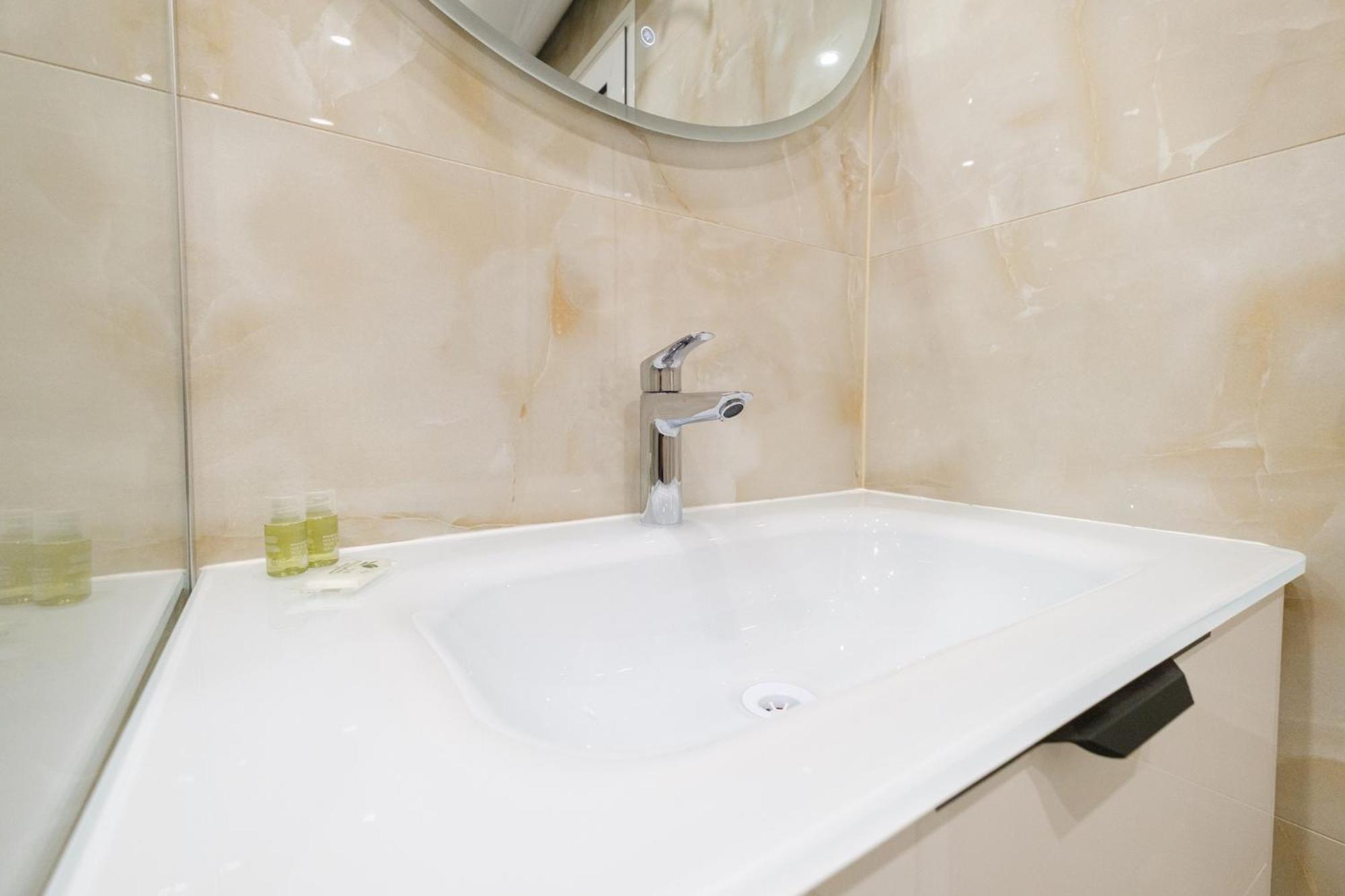 Bright & Spacious With Free Parking Апартаменти Пловдив
