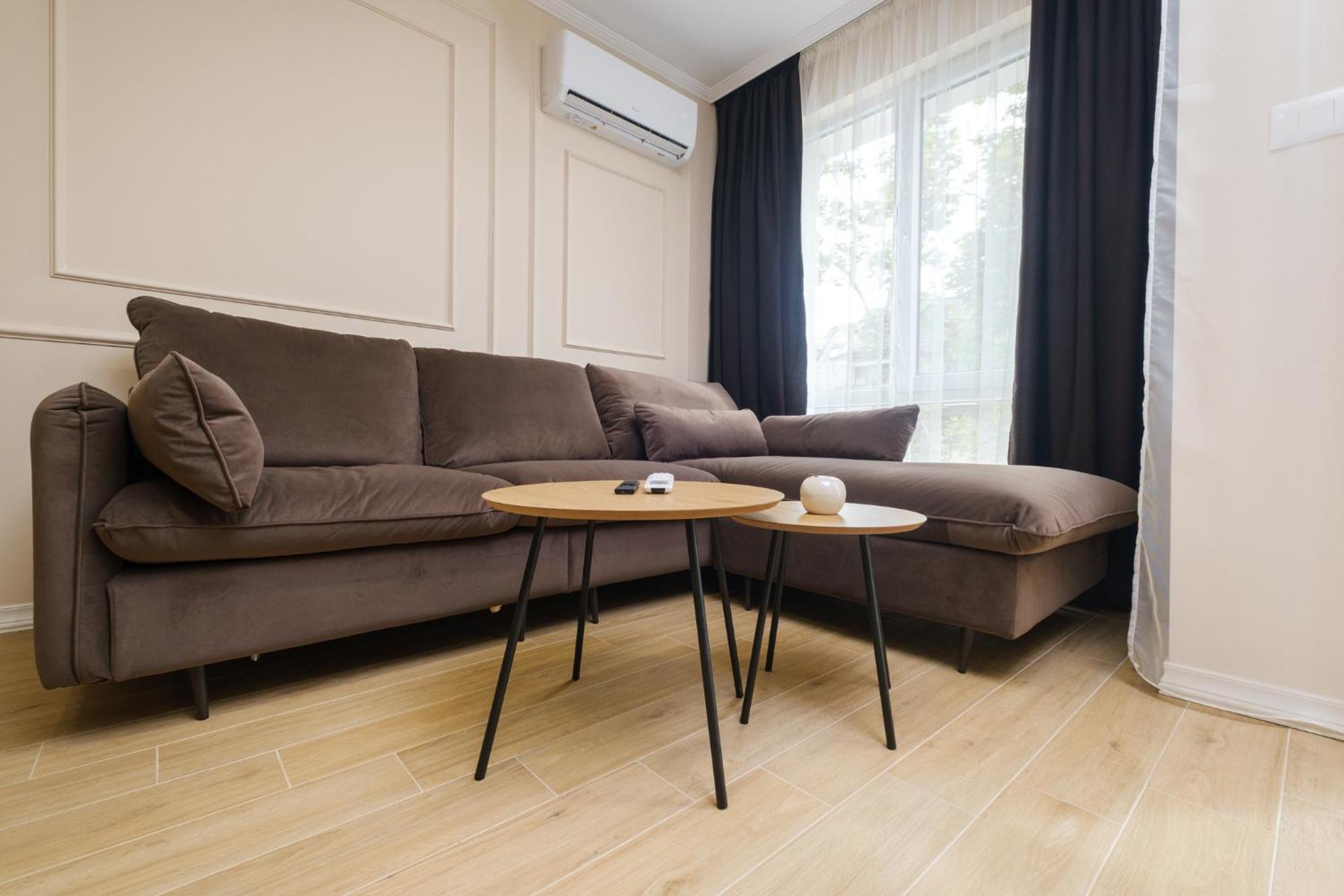 Bright & Spacious With Free Parking *