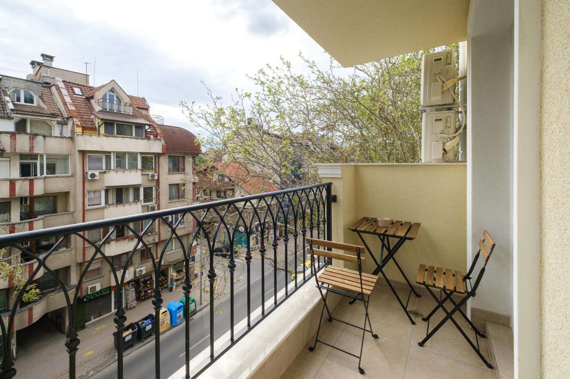 Bright & Spacious With Free Parking Апартаменти Пловдив