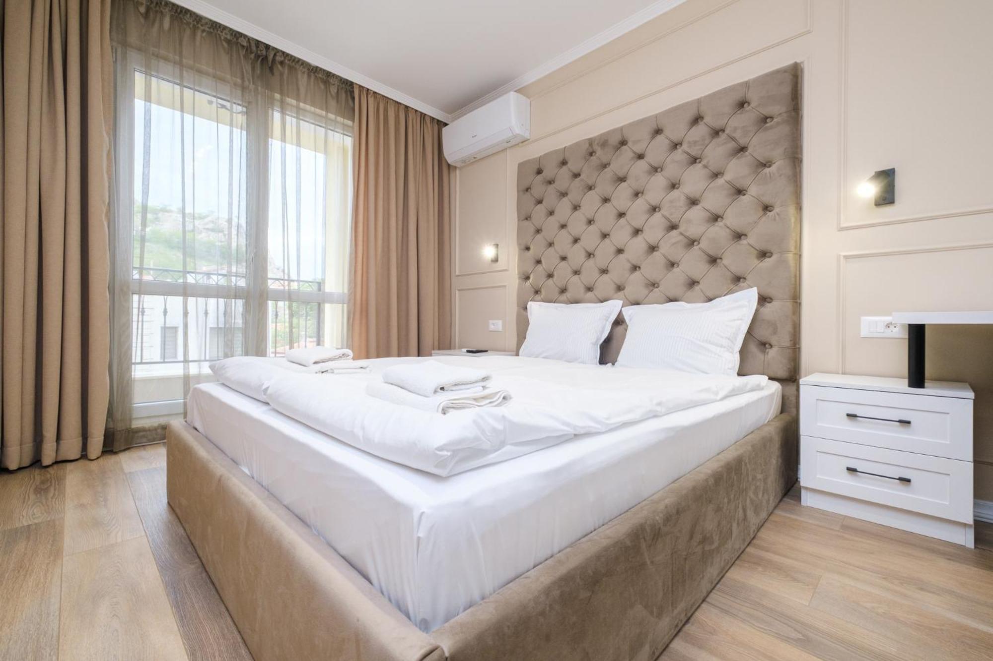 Bright & Spacious With Free Parking Апартаменти Пловдив