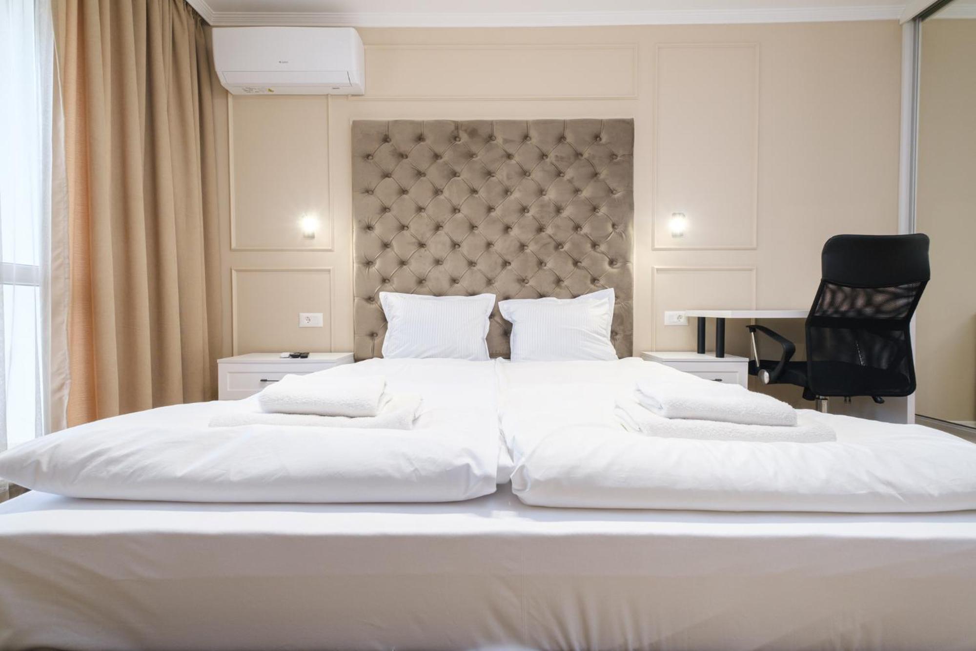 Bright & Spacious With Free Parking
